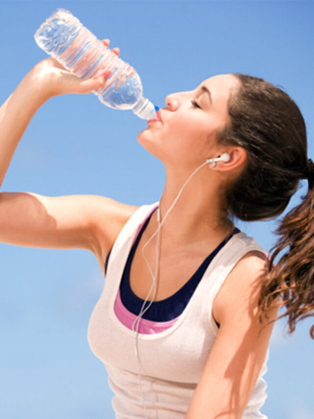 Drinking water in Morning : रिकाम्या पोटी पाणी पिण्याचे अनोखे फायदे